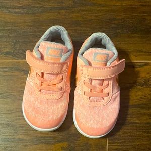 Toddler girls Nike sneakers size 8c